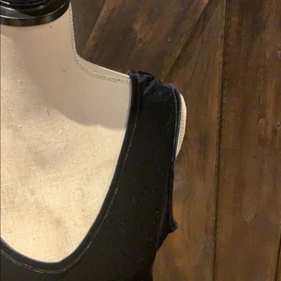 Velvety double v neck top - Picture 3 of 10